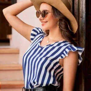 Blusa de rayas verticales de manga con volante
