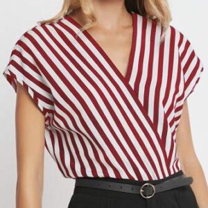 BIZwear Blusa con estampado de rayas de manga murciélago
